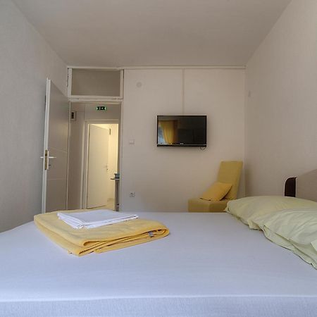 Apartments & Rooms Josephine セニ エクステリア 写真