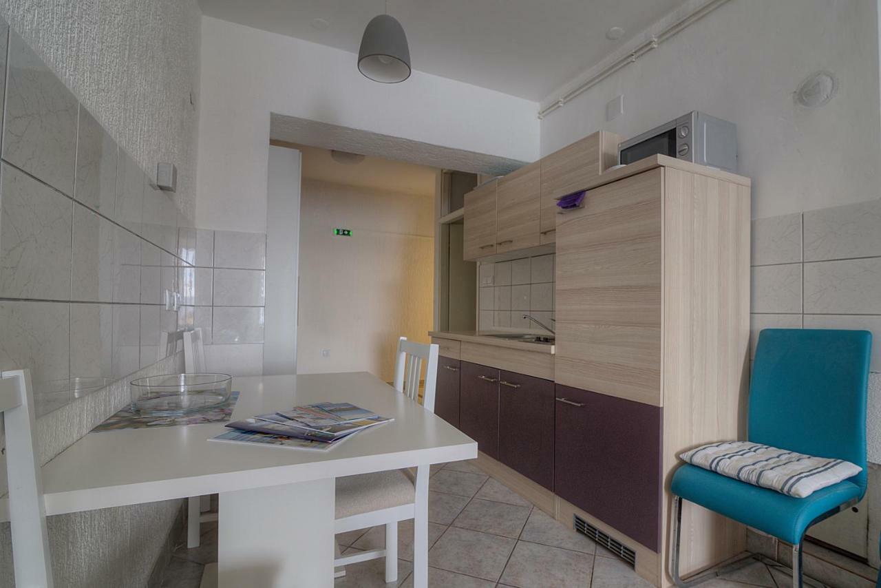 Apartments & Rooms Josephine セニ エクステリア 写真