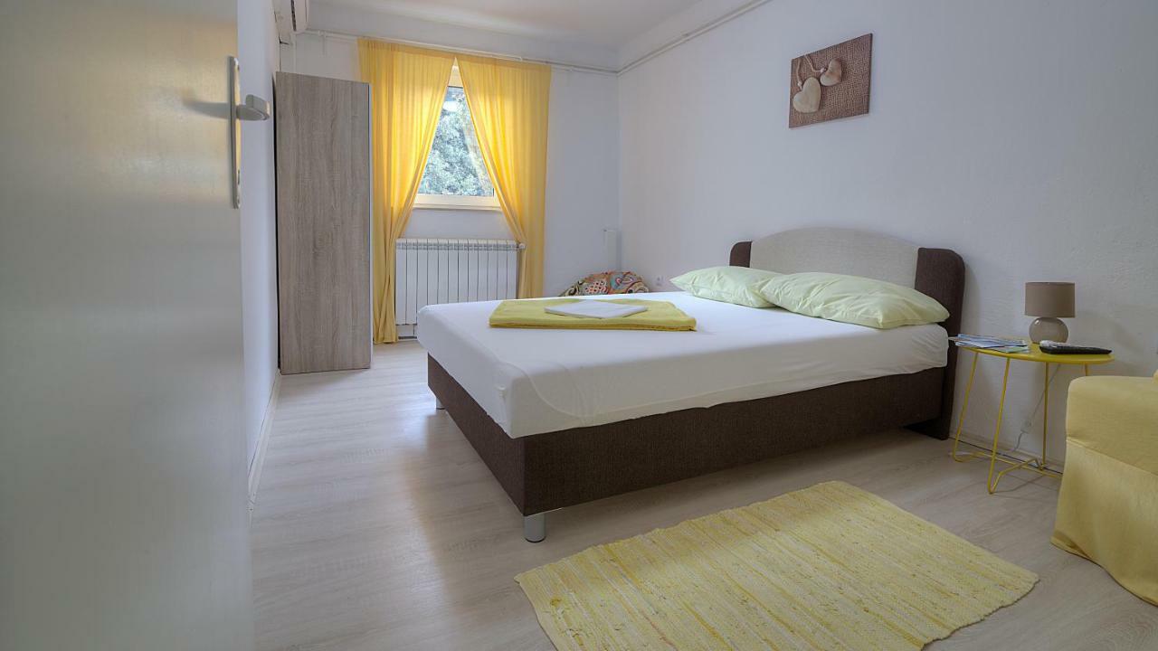 Apartments & Rooms Josephine セニ エクステリア 写真
