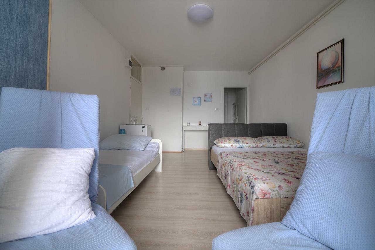 Apartments & Rooms Josephine セニ エクステリア 写真
