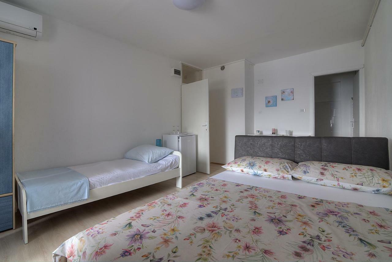 Apartments & Rooms Josephine セニ エクステリア 写真
